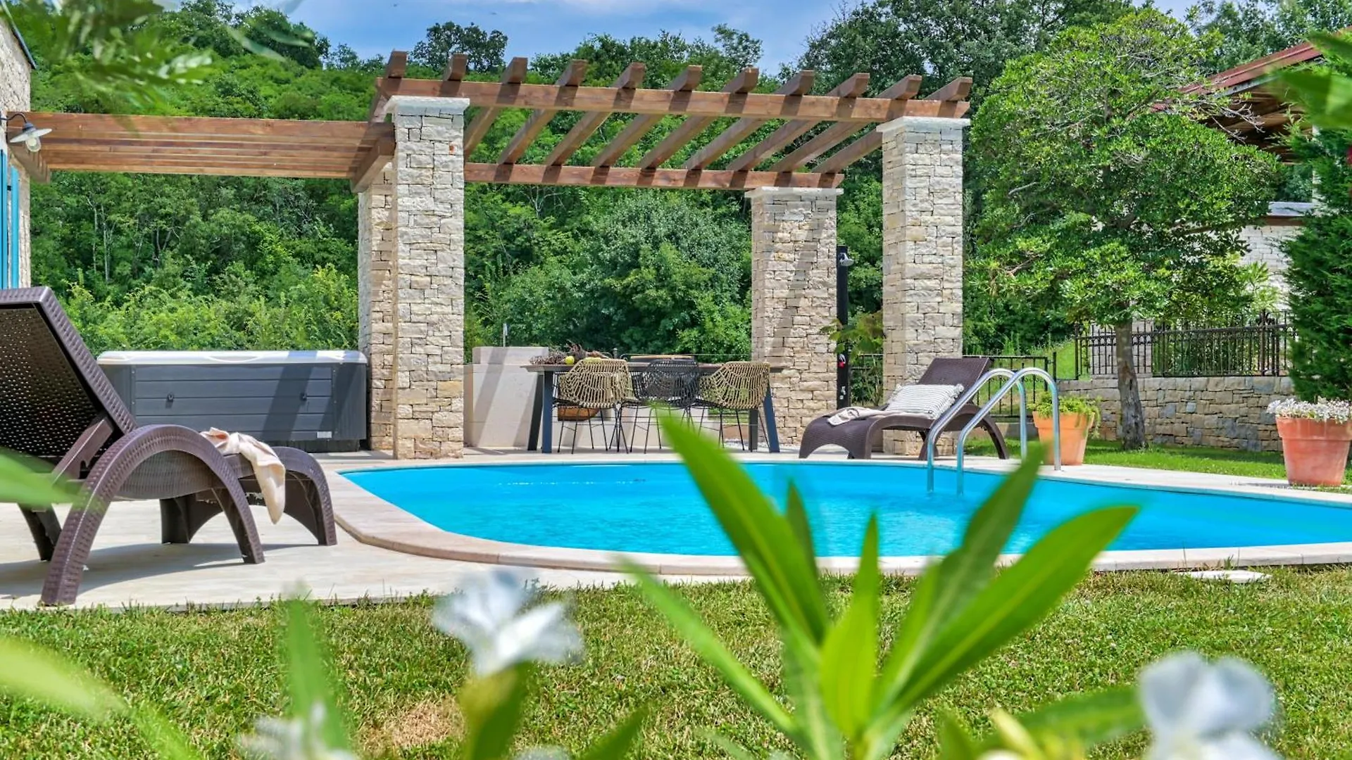 Villa Griota For 8 People Near Umag With Private Pool, Jacuzzi & Sea View - Pet Friendly Vilanija 克罗地亚