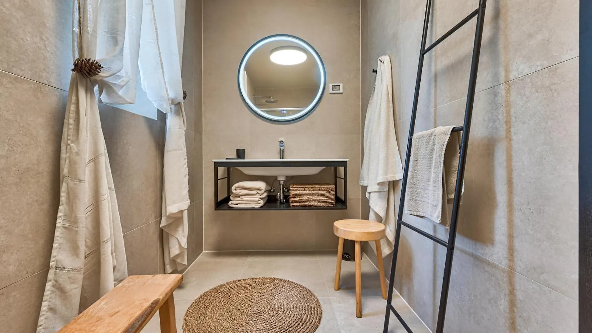 Villa Griota For 8 People Near Umag With Private Pool, Jacuzzi & Sea View - Pet Friendly Vilanija 0*,