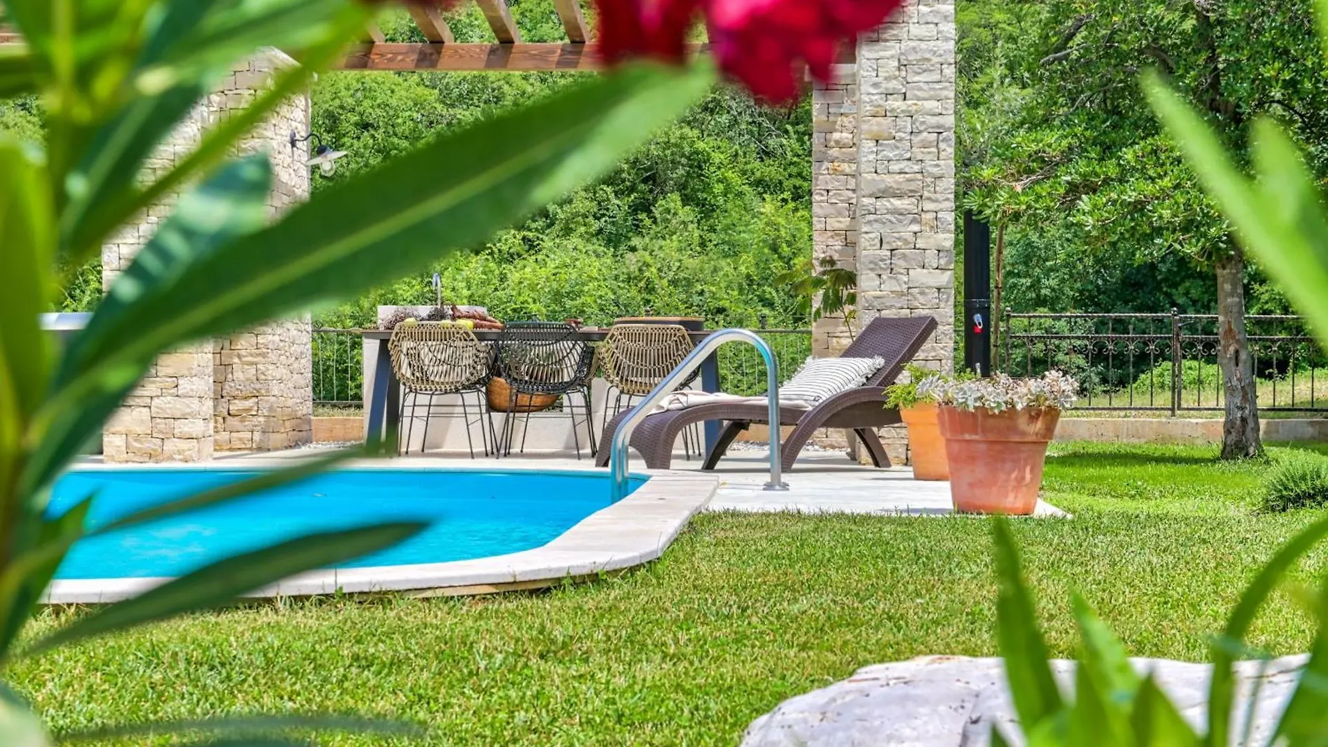 Villa Griota For 8 People Near Umag With Private Pool, Jacuzzi & Sea View - Pet Friendly Vilanija 0*,