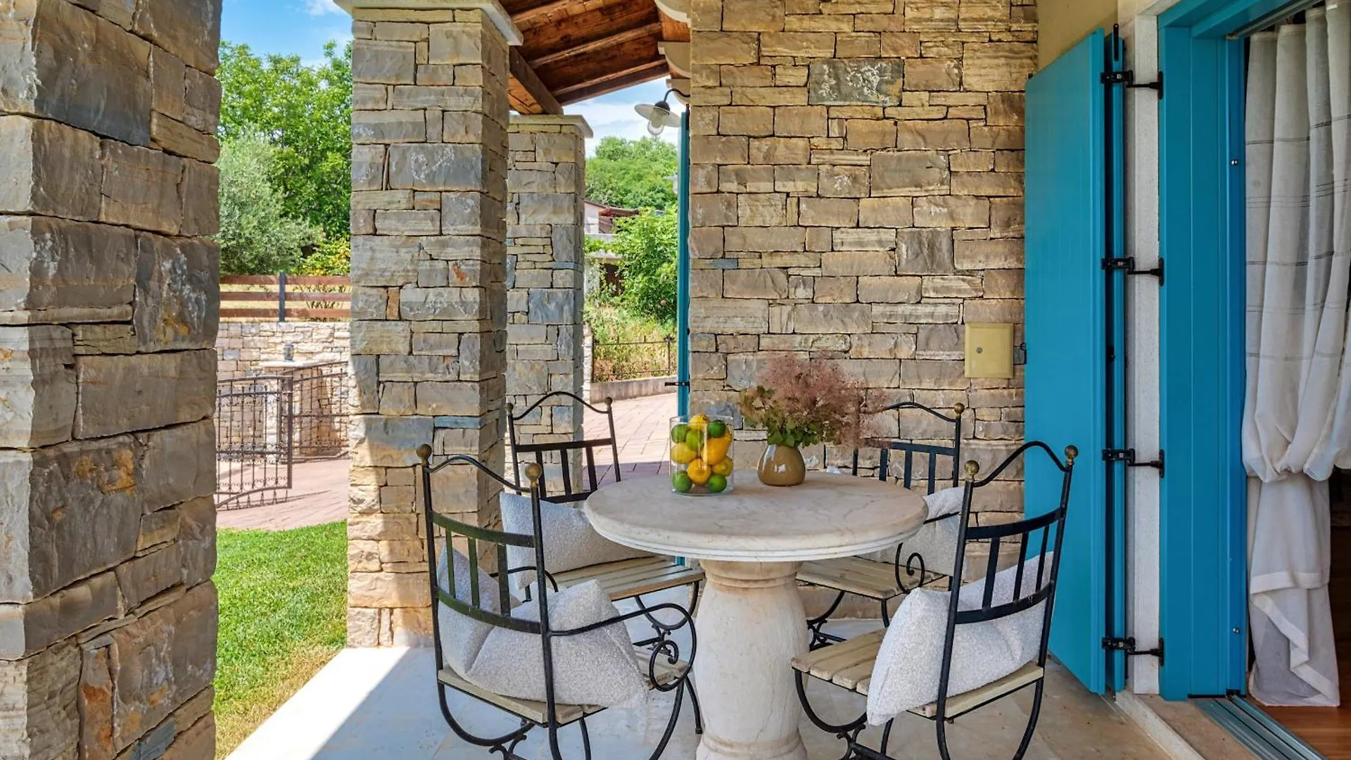 Villa Griota For 8 People Near Umag With Private Pool, Jacuzzi & Sea View - Pet Friendly Vilanija