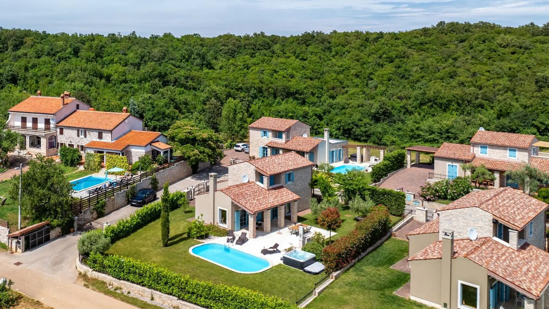Villa Griota For 8 People Near Umag With Private Pool, Jacuzzi & Sea View - Pet Friendly Vilanija